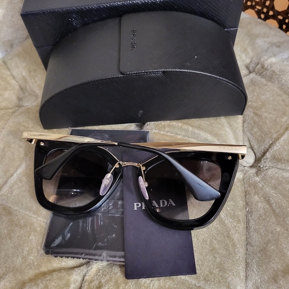 Authentic Prada sunglasses - Picture 3 of 9